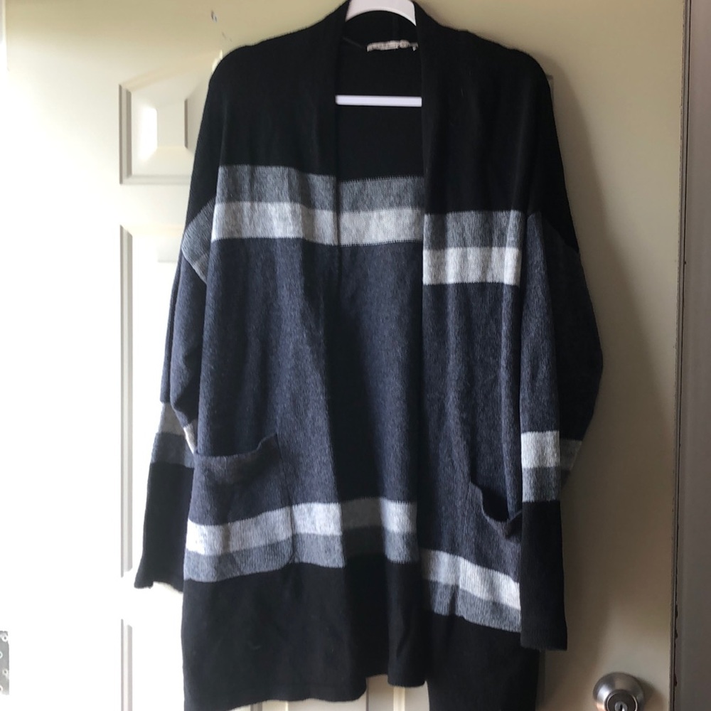 Sweater/Cardigan